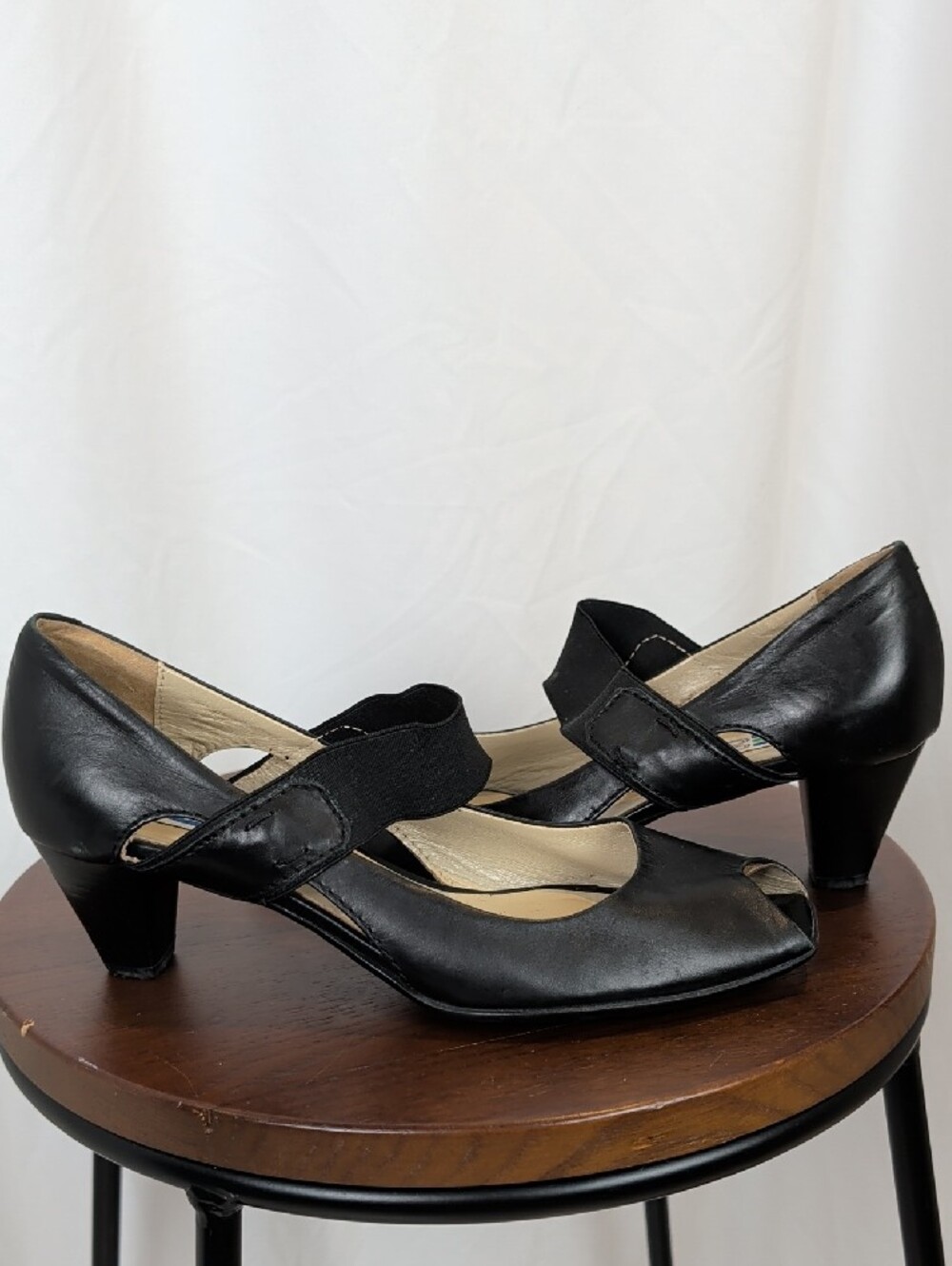 ARNOLD CHURGIN Vintage Handmade in Italy Black Leather Peep Toe Heels Size 7.5